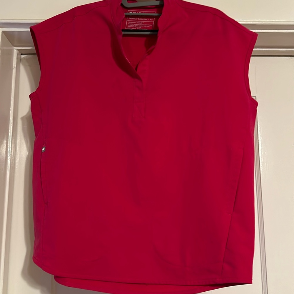 Figs Rafaela Ultra Rose Scrub Top size XS
